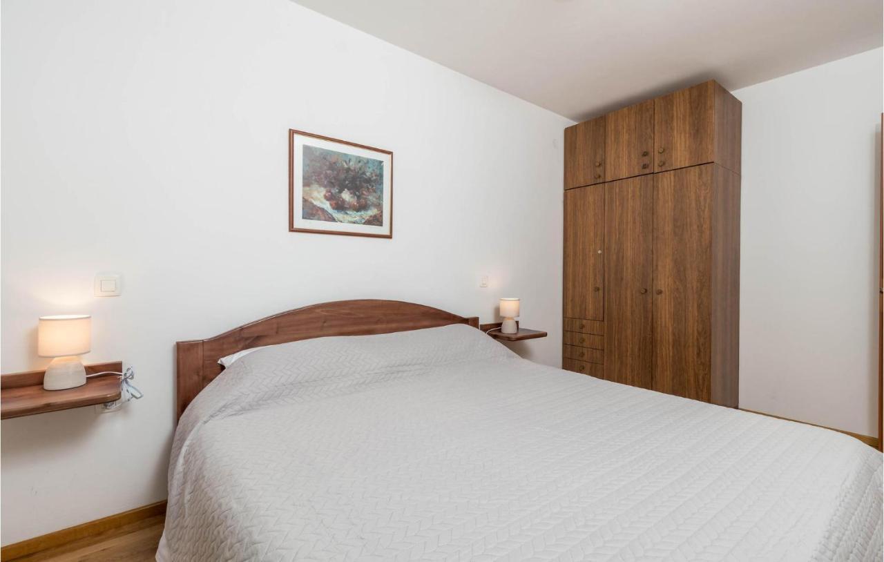 1 Bedroom Cozy Apartment In Icici Exterior photo
